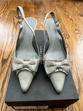 Ellen Tracy Light Gray Bow Pointed-Toe Slingback Pumps